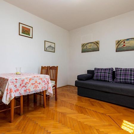 Apartments And Room Pergola ロヴィニ エクステリア 写真