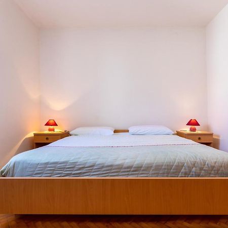 Apartments And Room Pergola ロヴィニ エクステリア 写真