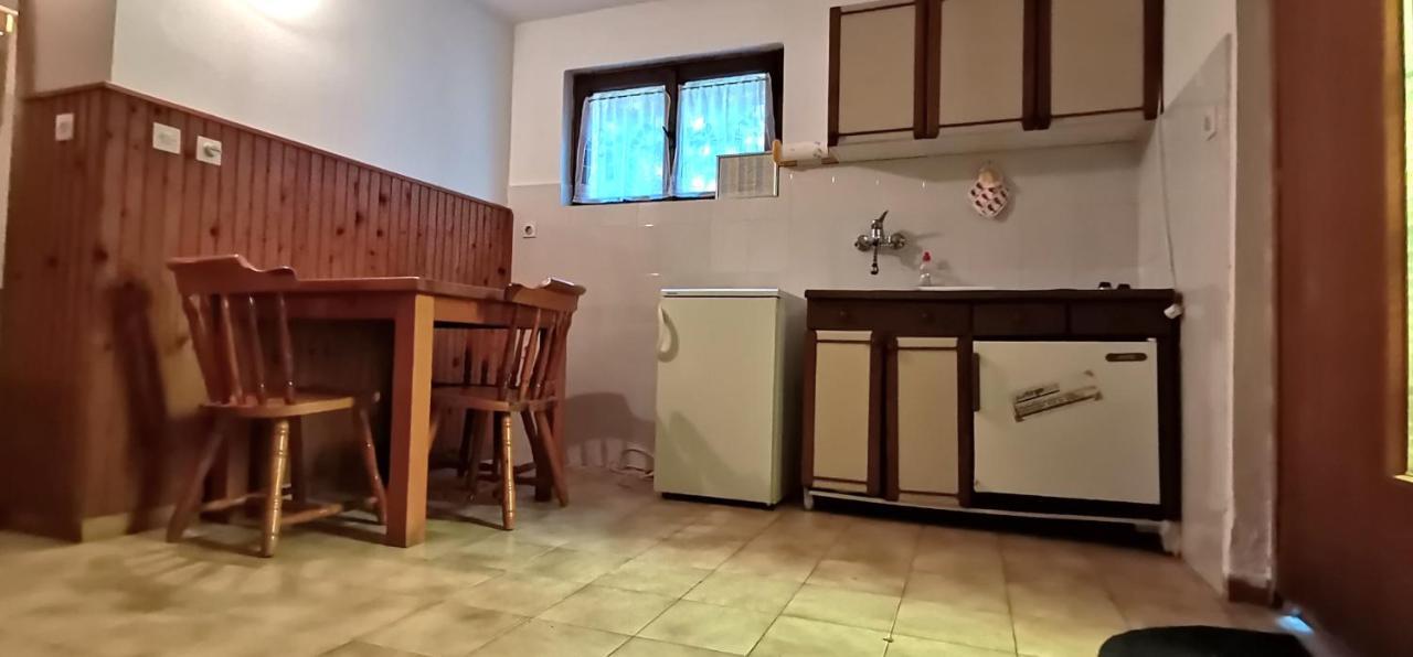Apartments And Room Pergola ロヴィニ エクステリア 写真