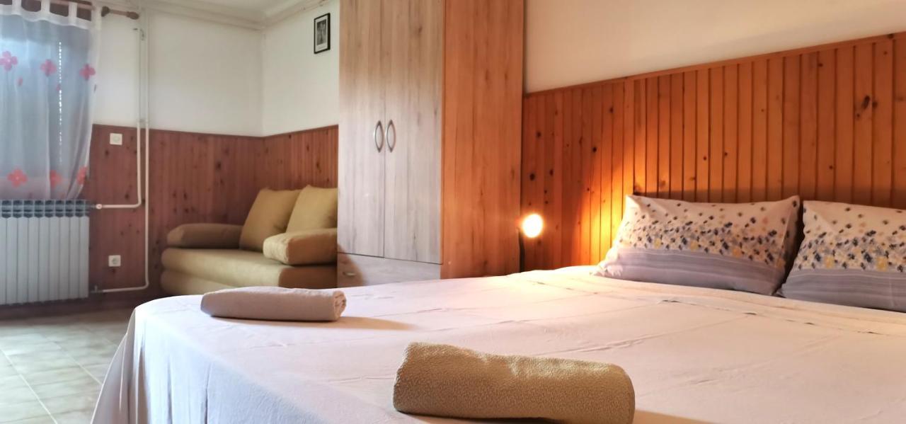 Apartments And Room Pergola ロヴィニ エクステリア 写真