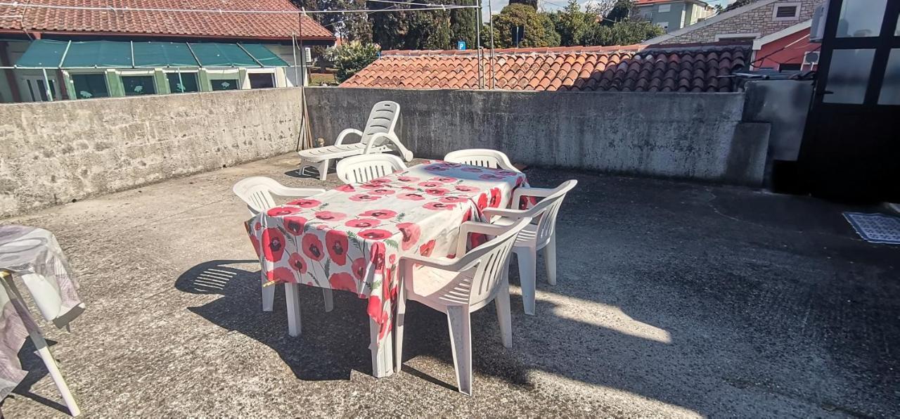 Apartments And Room Pergola ロヴィニ エクステリア 写真