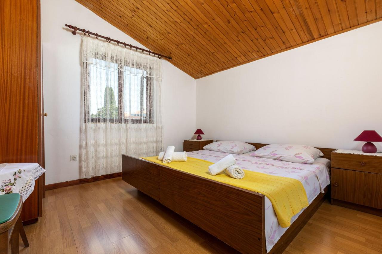 Apartments And Room Pergola ロヴィニ エクステリア 写真