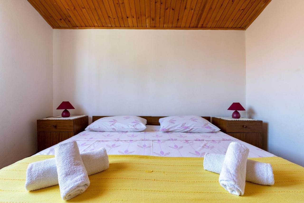 Apartments And Room Pergola ロヴィニ エクステリア 写真