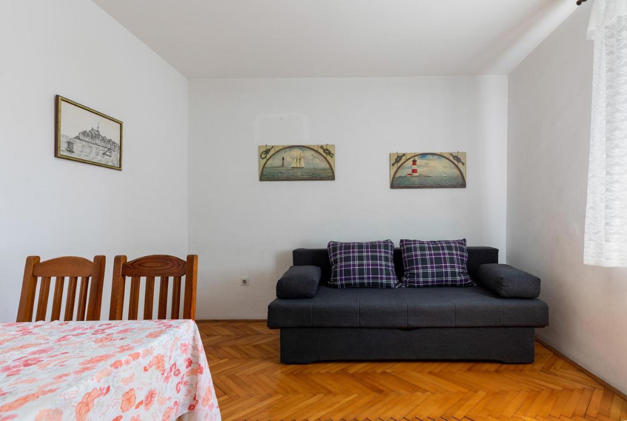 Apartments And Room Pergola ロヴィニ エクステリア 写真