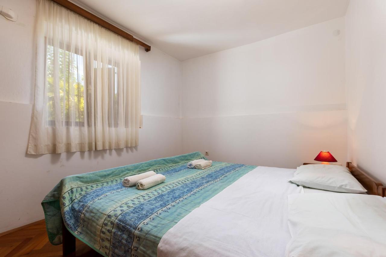 Apartments And Room Pergola ロヴィニ エクステリア 写真