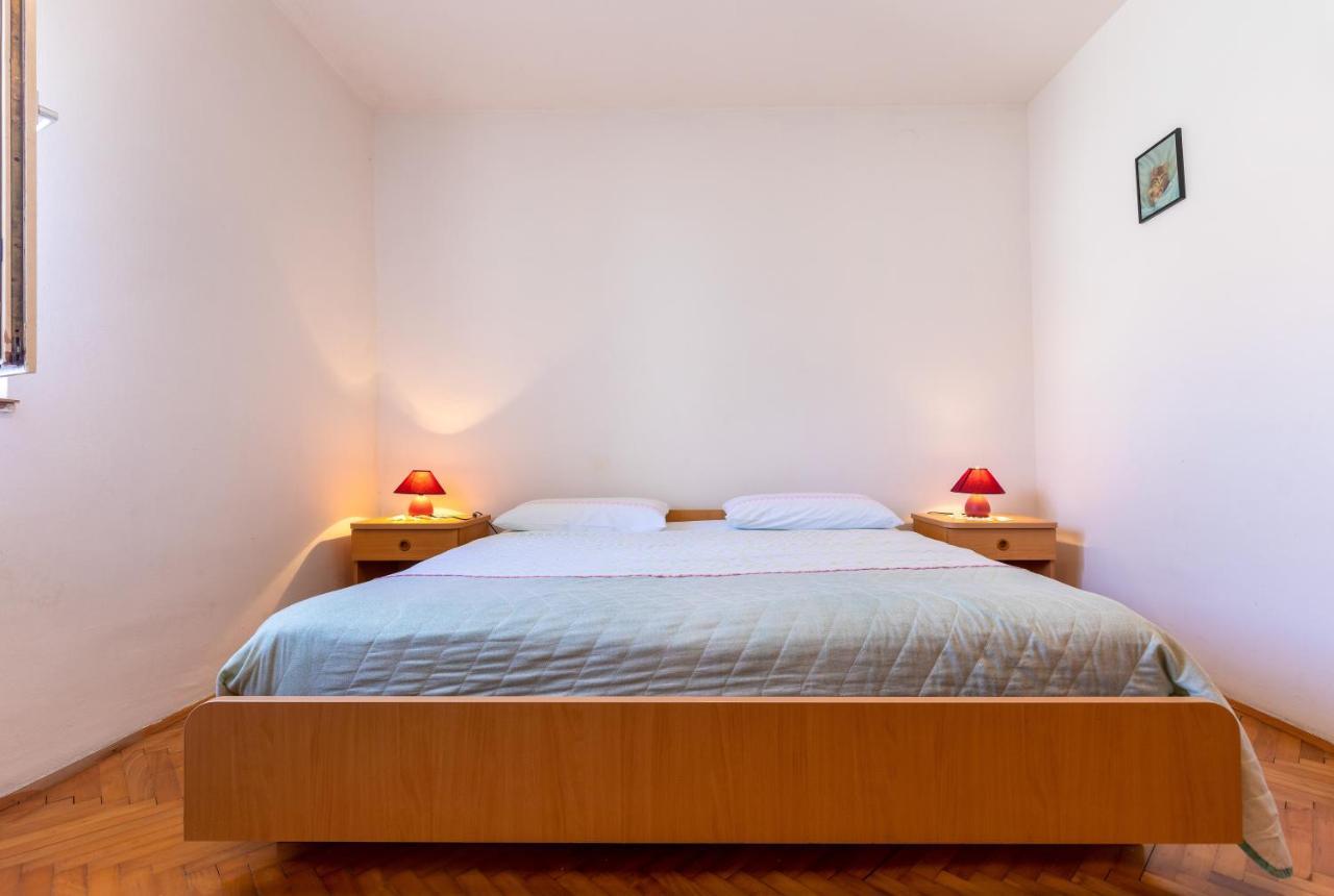 Apartments And Room Pergola ロヴィニ エクステリア 写真