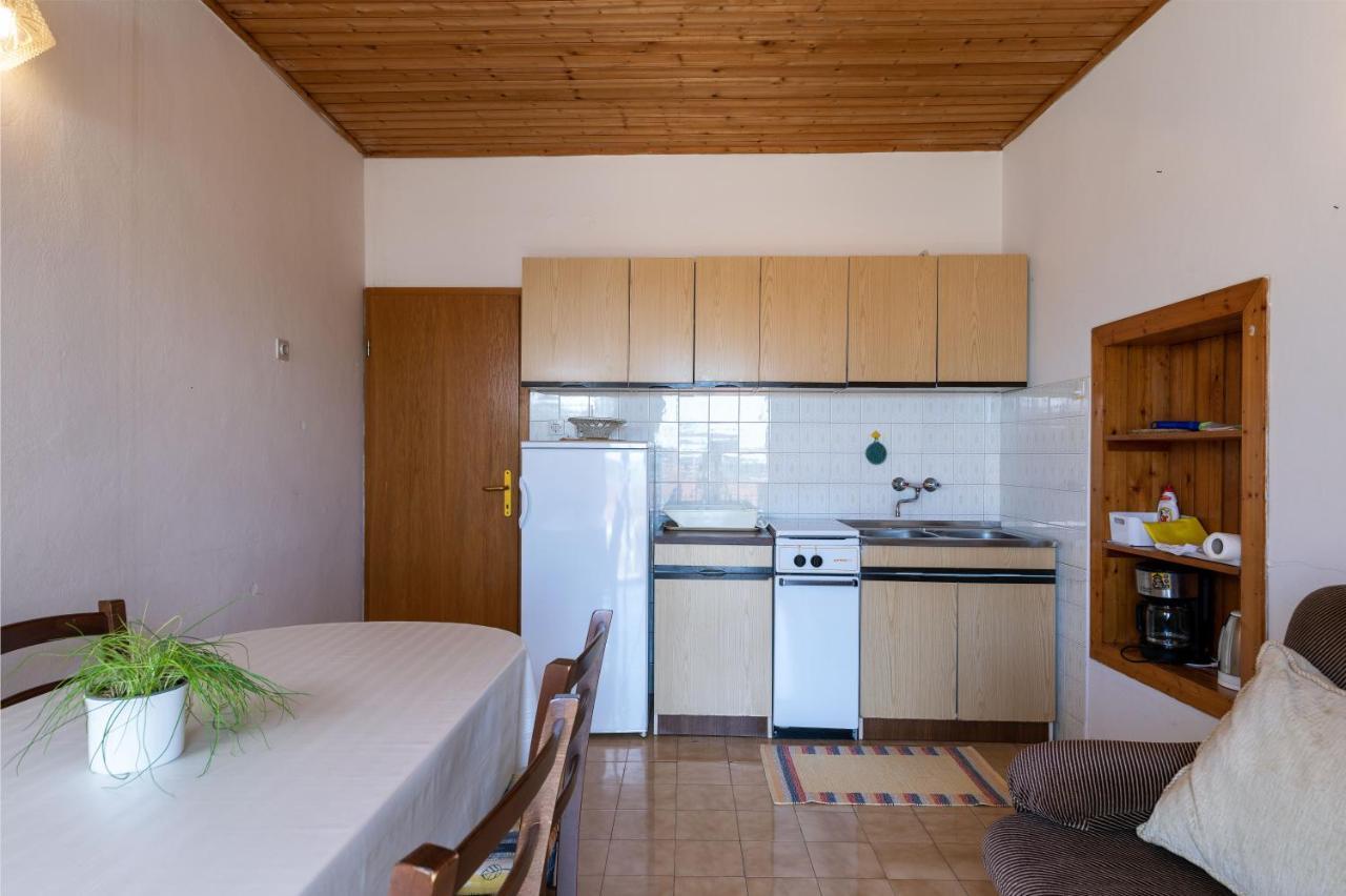 Apartments And Room Pergola ロヴィニ エクステリア 写真