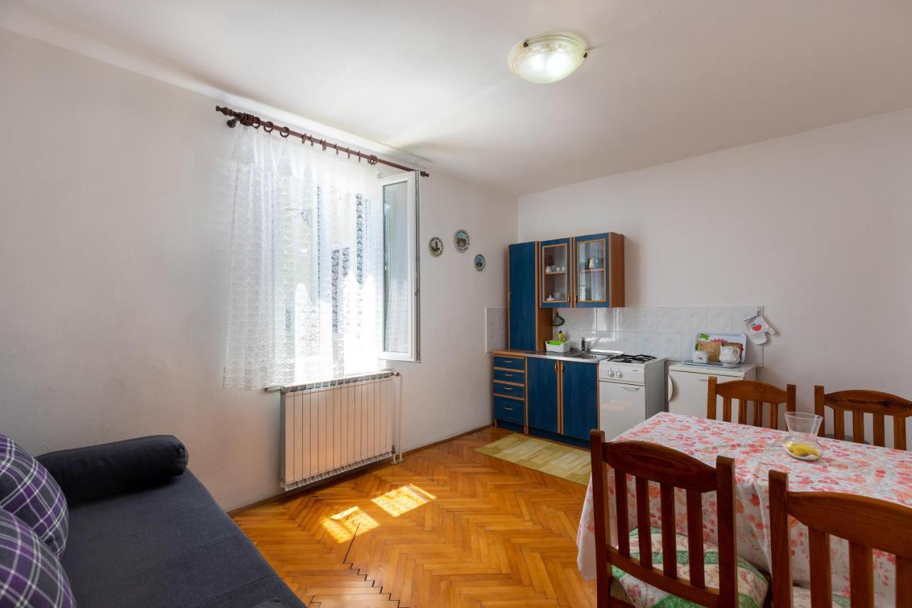 Apartments And Room Pergola ロヴィニ エクステリア 写真