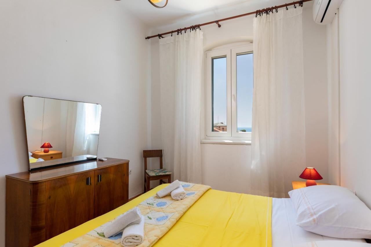 Apartments And Room Pergola ロヴィニ エクステリア 写真