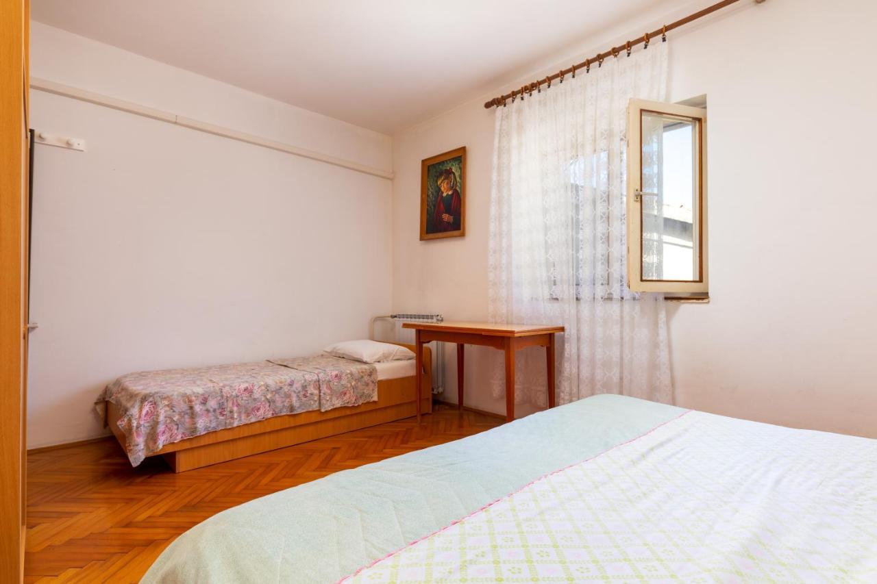 Apartments And Room Pergola ロヴィニ エクステリア 写真